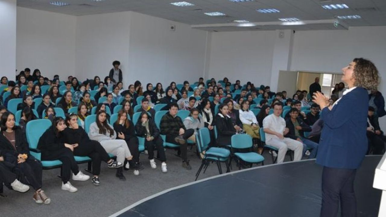 Manisa Turgutlu'da 'sınava hazırlık' semineri