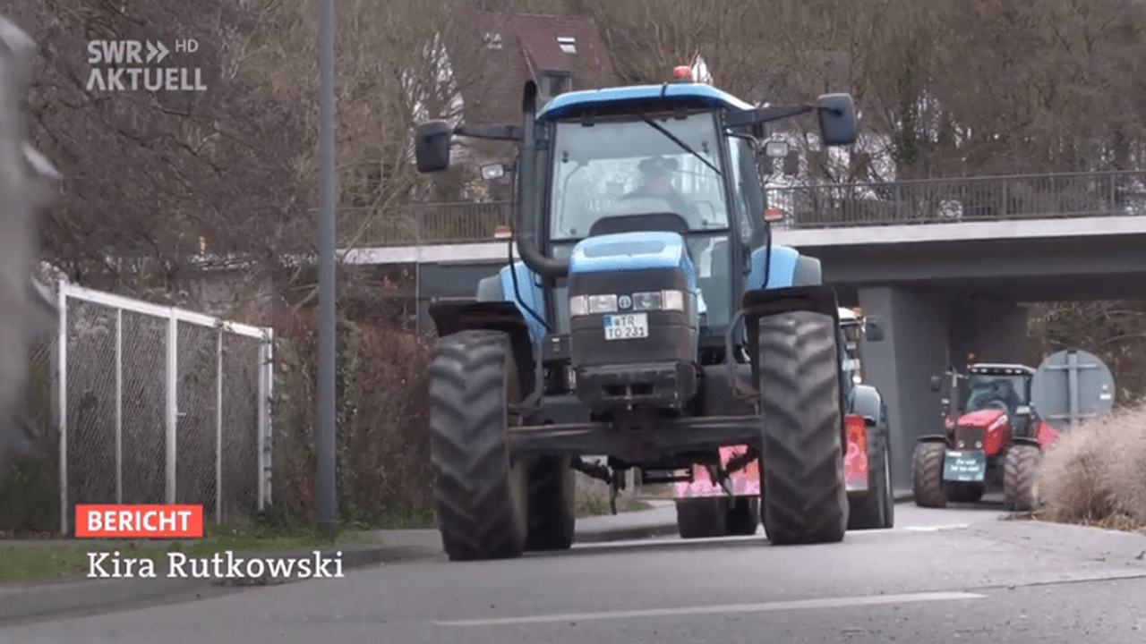 Traktörler yolları kapattı; Tüm Avrupalı ​​çiftçiler için eşit şartlar istiyoruz