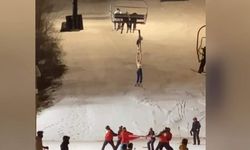 ABD’de kayakçı havada asılı kaldı