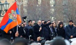 Ermenistan'da "darbe" krizi: Sarkisyan'dan Paşinyan'a ret
