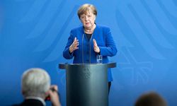 Merkel'den paskalya özrü: "Benim hatam affınıza sığınıyorum"