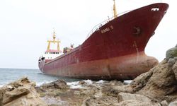 Karaya oturan gemi fotoğrafçıların ilgisi oldu