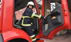 Zorlu eğitimi tamamlayan kadın itfaiyeciler göreve başladı