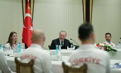 Erdoğan, madalya alan cimnastikçileri kabul etti