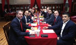 Galatasaray yönetimi ilk toplantısını 'Lisede' yaptı