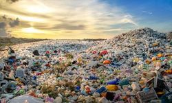 Çevre Bakanlığı Eski Müsteşarı'ndan çarpıcı sorular: 400 konteynır plastik atık kayboldu... Tesislerdeki yangınlar araştırılıyor mu?