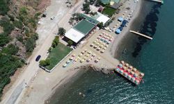 Assos'taki kaçak plaj tesisi için yıkım kararı aldı