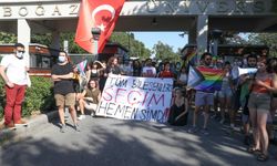 Boğaziçi Üniversitesi önünde öğrencilerden açıklama