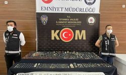 Kapalıçarşı'da 3 bin 248 adet tarihi eseri satmak isterken yakalandı