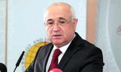 Eski siyasilerin kulis bilgileri siyaseti ısındırıyor. Cemil Çiçek'ten Erdoğan Bayraktar açıklaması