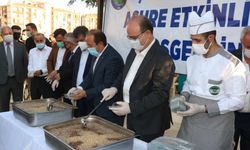 Bakan Yardımcısı Çam, aşure dağıttı