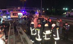 Bariyerlere çarpan işçi servisi devrildi: 7 yaralı