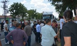 Elektrik kesintilerini protesto eden çiftçiler yol kapattı