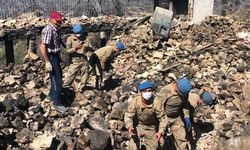 Jandarma enkaz altında bilezikleri buldu