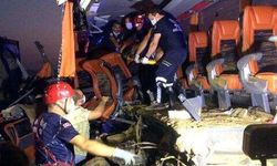 Manisa'da TIR ile otobüs çarpıştı: İlk belirlemelere göre 9 kişi hayatını kaybetti, 30 kişi yaralandı