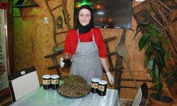 Hasta eşi için kozalak pekmezi yaptı, şimdi 5 ton üretiyor