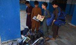 Taliban, ortaokul çağındaki erkekleri okula çağırdı; kız öğrencilerden söz edilmedi
