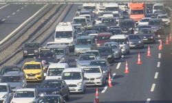 FSM Köprüsü 'Boğaziçi Triatlonu' nedeniyle trafiğe kapatıldı; trafik oluştu