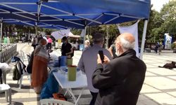 Aşı oldu bakanlıktan SMS gelmeyince görevlilerin fotoğrafını çekti