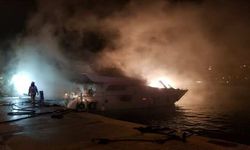 Bebek Sahili'nde dün yanan tekne gece çıkan ikinci yangında battı 
