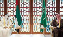 Kriz büyüdü. Suudi Arabistan, BAE'deki medya kuruluşlarını çekiyor