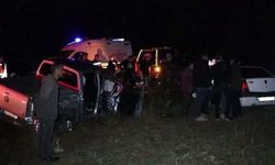 Otomobil ve pikap kafa kafaya çarpıştı: 2 ölü, 6 yaralı