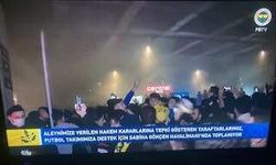 Fenerbahçeli taraftarlar sporcuları Sabiha Gökçen'de karşıladı