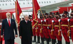 Cumhurbaşkanı Erdoğan, Arnavutluk'ta konuştu: Biz dara düşenlere yardım ettik