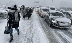 3 bin kişi AVM'de sabahladı
