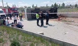 Ankara Çubuk'ta işçi servisi devrildi 19 kişi yaralandı