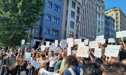 Sosyal Medya Yasası'nın görüşmeleri yeni yasa dönemine ertelendi