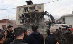 Düzce'de hasarlı binaların yıkımına başlandı