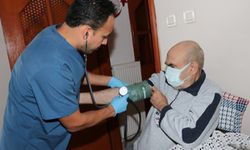Evdeki yaşlılara sağlık hizmeti mutlu ediyor