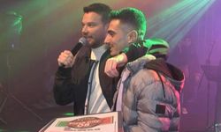 Sinan Akçıl'dan sahneye pizza siparişi