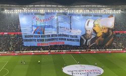 'Kafası karışık pankart' sosyal medyanın gündeminde