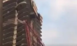 İnşaat vinci devrildi; Ölü ve yaralılar var
