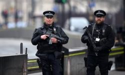 Londra'da bir araçtan ateş açıldı: 2'si çocuk 5 yaralı