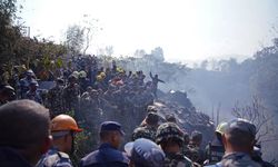 Nepal'de 68 yolcunun bulunduğu uçak düştü