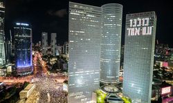 İsrail'de yüz binlerce kişi, Gazze'de savaşın sona erdirilmesi ve rehinelerin bırakılmasını istedi