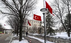 TBMM'de 'egemenliği' simgeleyen bayrak dışındaki tüm bayraklar yarıya indirildi