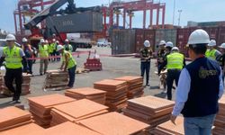 Peru'da Türkiye'ye gönderilmek üzere hazırlanan  2 ton 310 kilo kokain ele geçirildi