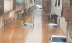 Depremden sonra sel vurdu