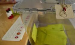 Kararsızlar bütün partileri geçti