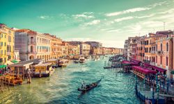 Venedik'te büyük turist gruplarına ve hoparlörlere yasak