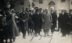 Türkiye Cumhuriyeti'nin kurucusu Atatürk, sevgi, saygı ve özlemle anılıyor