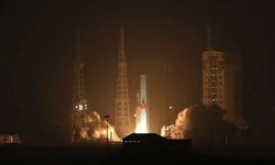 İran, kendi geliştirdiği roketiyle uzaya üç uydu gönderdi