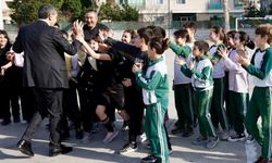 Bakan Tekin İzmir'de okul ziyaretleirnde