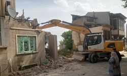 Osmangazi'de metruk binalar vatandaşın güvenliği için yıkılıyor