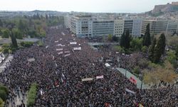 Atina'da 57 kişinin öldüğü tren kazası için 2 yıl sonra da protesto