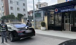 Yerlikaya, çakarlı aracın geçiş üstünlüğünün iptal edildiğini paylaştı; Yorumlarda en çok 'Tahsis eden kim?' soruldu